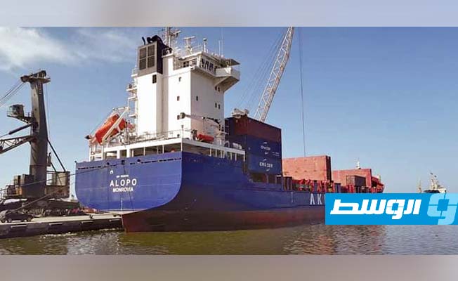 ميناء بنغازي يستقبل 514 حاوية بضائع وسلع