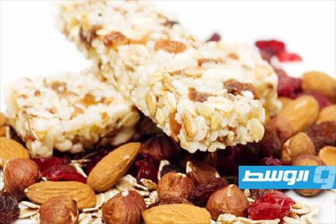 بروتين بار من الشوفان والمكسرات للحفاظ على الحمية الغذائية