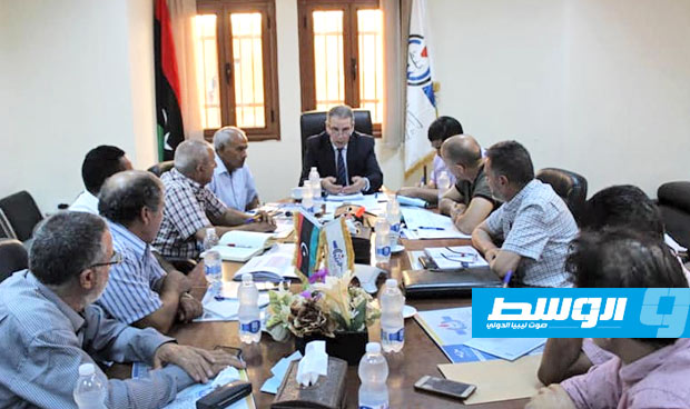 اجتماع موسع بمقر شركة البريقة لتقييم وضع محطات الوقود