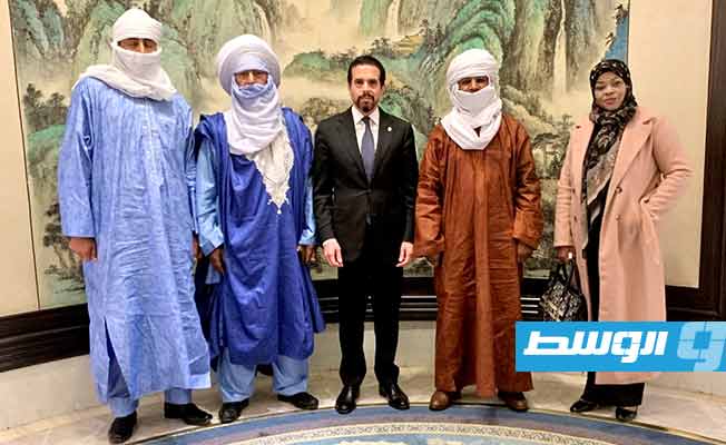 السنوسي يعرض مبادرته للحوار الوطني على وفد من الطوارق