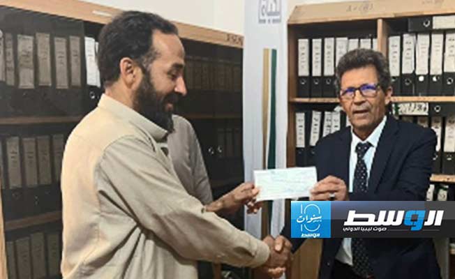 تسليم صكوك الإسكان الشبابي لمستحقيها في براك والشويرف