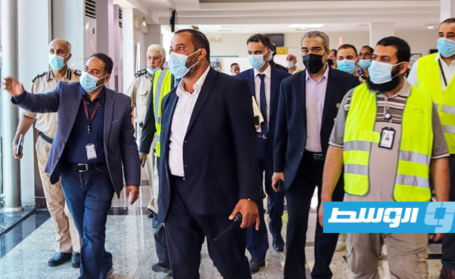 وفد مصري يتفقد مطار معيتيقة تمهيداً لاستئناف الرحلات