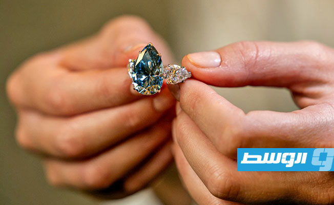 بيع ماسة نادرة بنحو 44 مليون دولار في مزاد بجنيف