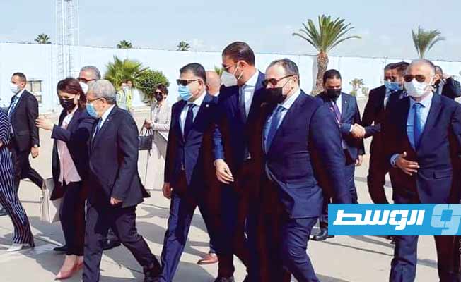 مازن والمنقوش يصلان تونس