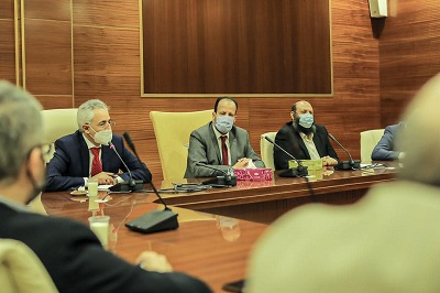 وزير الصحة يعلن توحيد لجان مكافحة «كورونا» ويوجه بصرف مستحقات العاملين بمراكز العزل
