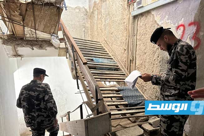 حصر الوحدات الآيلة للسقوط في حي الأكواخ بطرابلس