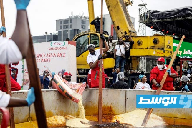 «غينيس» تعتمد الرقم القياسي لطهو أكبر طبق «أرز جولوف»