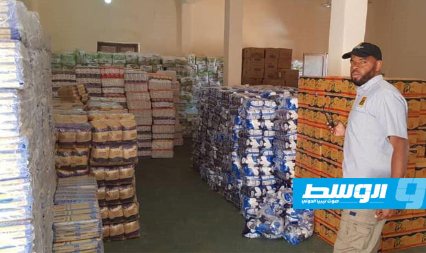 المؤسسة الوطنية للنفط تقدم شحنة مساعدات إنسانية للنازحين في مرزق
