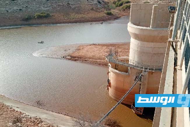 أعمال فحص وصيانة شاملة لبوابات سد القطارة الرئيسي للتأكد من سلامتها