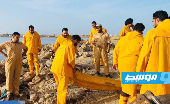 بدء عمليات تنظيف حوض طبرق البحري الليلة