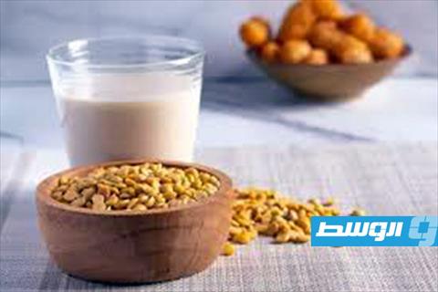 حلبة بالحليب مشروب دافئ في ليالي الشتاء الباردة