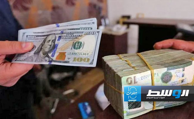 «بوابة الوسط» تسأل ومحللون يجيبون: ماذا وراء الارتفاع القياسي في سعر الدولار بالسوق الموازية