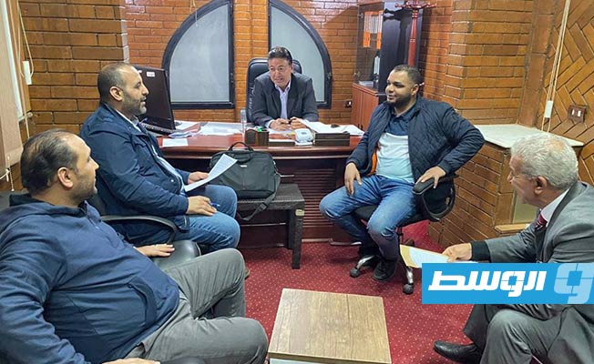 رحلات برية يوميا بين القاهرة وبنغازي وطرابلس لنقل الليبيين العالقين
