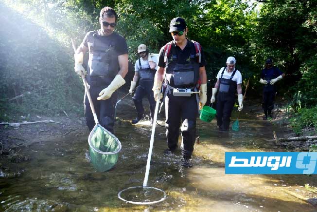 الجفاف يحاصر الأسماك في غرب فرنسا.. و«شارانت» ينقذها من النفوق