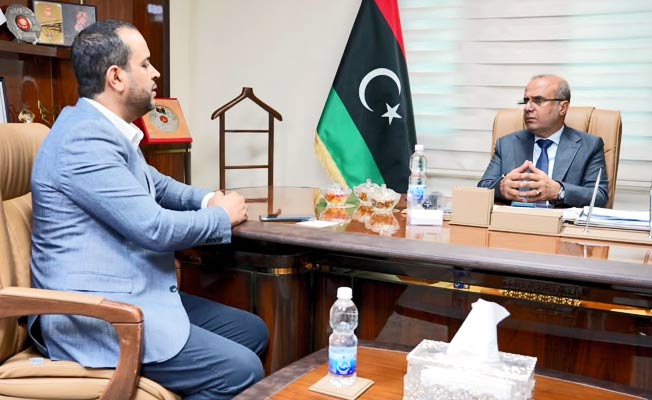 اللافي يتابع سير العمل بمشاريع الطريق الساحلي والطرق الفرعية