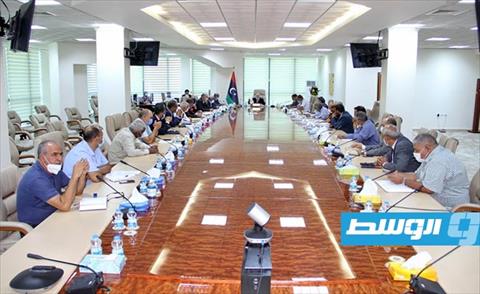 مؤسسة النفط تبحث الظروف الاستثنائية والتحديات الصعبة أمام القطاع في ليبيا