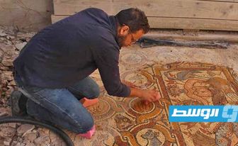 انتهاء المرحلة الأولى لنقل أرضية فسيفساء إلى مخازن الآثار بمراقبة «توكرة»