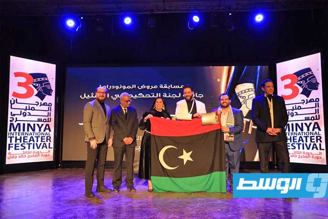 تكريم الفنانة خدوجة صبري في ختام «مهرجان المنيا الدولي للمسرح»