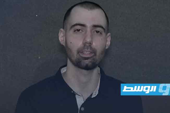 بالفيديو.. «القسام» تبث شريط فيديو لرهينة إسرائيلي يتجول في شوارع غزة المدمرة