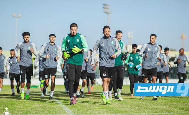 الأهلي طرابلس يتدرب استعدادا لـ«دورينا».. والأحوال الجوية تُغيب بعض اللاعبين