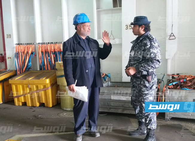 وصول باخرة محملة بـ 649 سيارة مستعملة إلى ميناء البريقة البحري