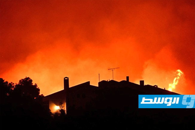 لليوم الثاني.. استمرار محاولات إطفاء حريق هائل قرب أثينا