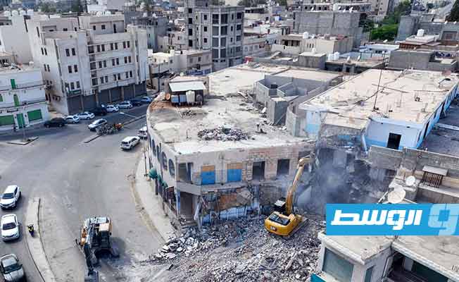 بالصور.. استمرار حملة إزالة العشوائيات في طرابلس