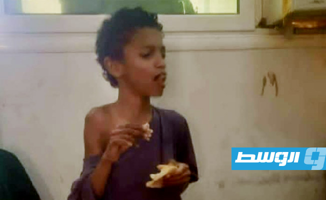 احتجز بغرفة صفيح.. إنقاذ طفل من ذوي الاحتياجات الخاصة في بنغازي