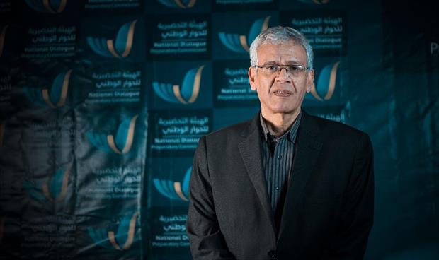 الحصادي يحاضر عن الفنان والسلطان في بنغازي