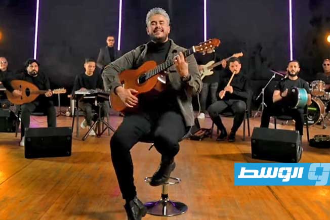 أيوب العربي.. صوت ليبي شاب يجمع بين الغناء والتلحين ويصنع حضوره الخاص