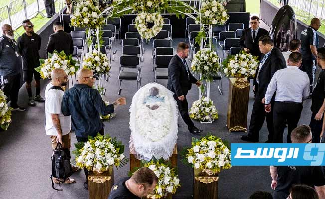 اختتام مراسم إلقاء النظرة الأخيرة على جثمان بيليه بعد توافد 230 ألف شخص