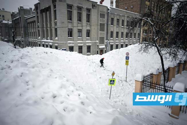 موسكو تشهد أسوأ تساقطات للثلوج منذ قرنين