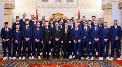 بحضور أمهاتهم.. ملك المغرب يمنح لاعبي المنتخب «وسام العرش» بدرجة ضابط