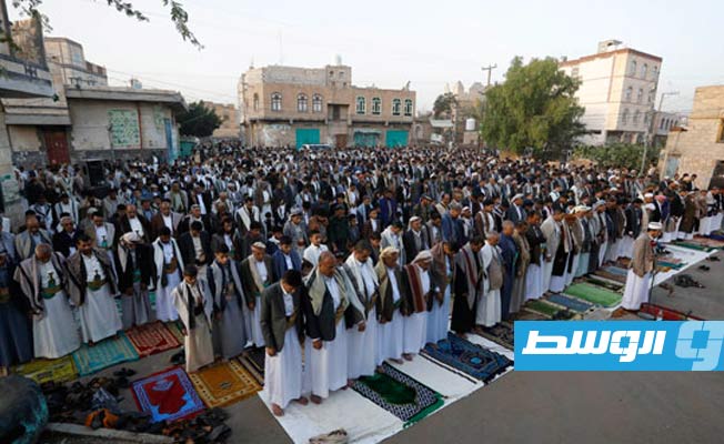 بالصور: ملايين المسلمين في العالم يؤدون صلاة عيد الفطر