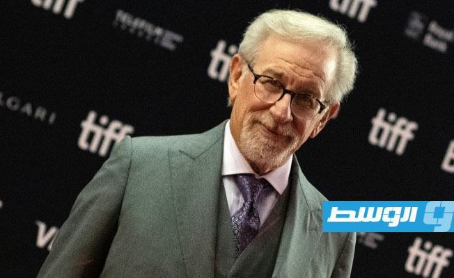 سبيلبرغ يبدي «أسفا حقيقيا» لتراجع أعداد أسماك القرش