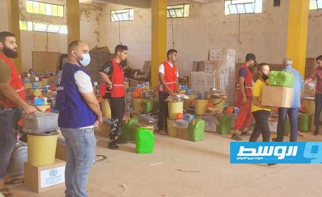 منظمة الهجرة تدعم 2000 من نازحي درنة بمواد إغاثية