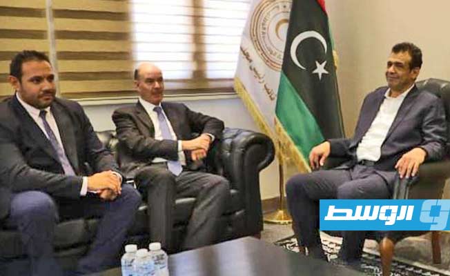 أبوجناح يبحث الاستفادة من الخبرات السويسرية في تشغيل المستشفيات والمراكز الطبية