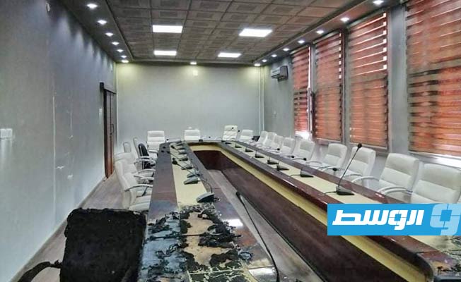 مجهولون يضرمون النيران في قاعة اجتماعات المجلس البلدي بني وليد