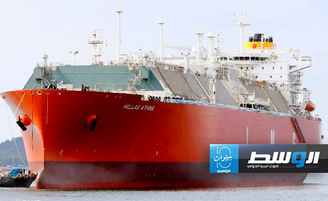مصر تستقبل أول شحنة غاز مسال لحل أزمة الكهرباء