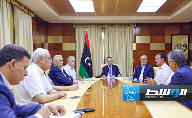 الحويج يبحث آلية تنظيم الأنشطة التجارية والاستثمارية بـ6 بلديات