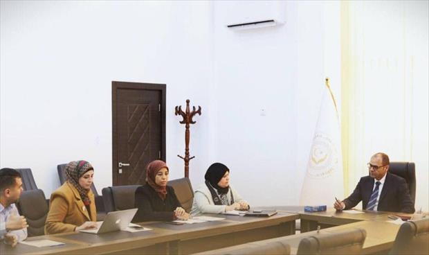 عبدالجليل يبحث آليات التخلص من النفايات الطبية