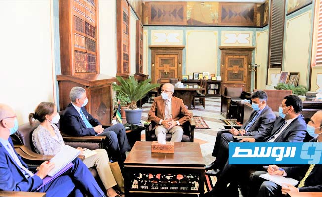 الكبير يطلع فريقا من البنك الدولي على الوضع المالي والاقتصادي في ليبيا