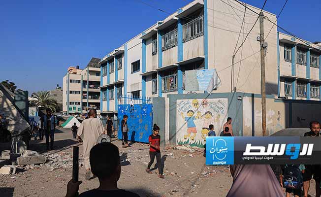 الاحتلال يقصف مدرسة تؤوي نازحين وسط قطاع غزة