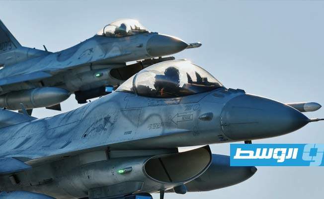 أوكرانيا تبحث عن طيارين أجانب لديهم خبرة في التحليق بـ«إف 16»