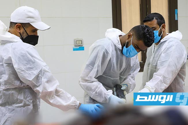 بدء التعرف على هوية «30 جثمانًا مجهولاً» عثِر عليها بشاطئ مصراتة