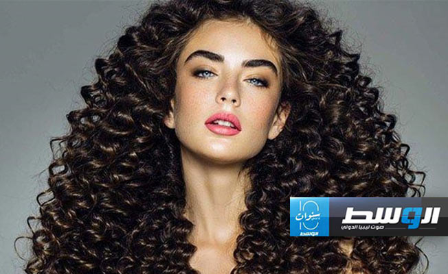 خطوات العناية بالشعر المجعد