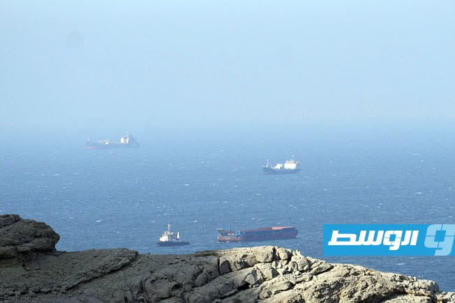 إصابة ناقلة نفط بمقذوف مجهول في مضيق هرمز