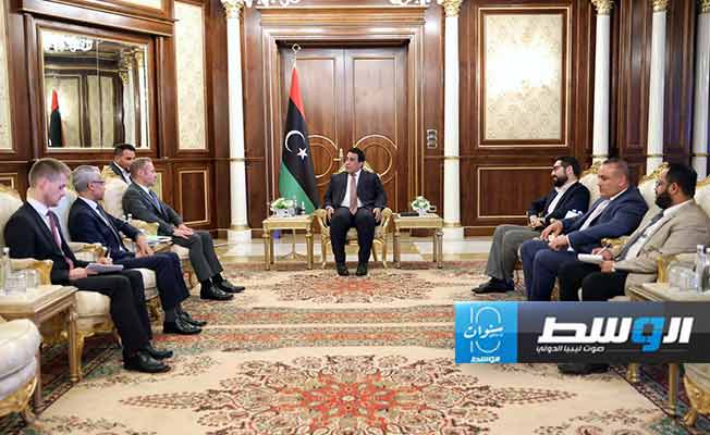 المنفي يبحث مع مبعوث ماكرون التطورات الإيجابية في ليبيا