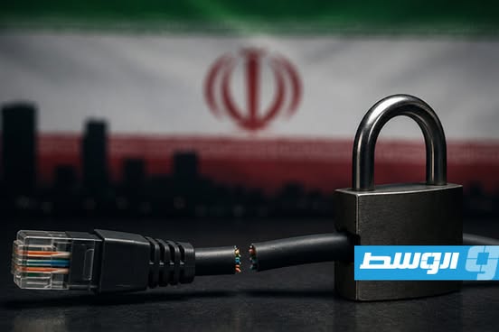 القضاء الإيراني يعلق عمل هيئة رئاسية أمرت بإعادة خدمة الإنترنت
