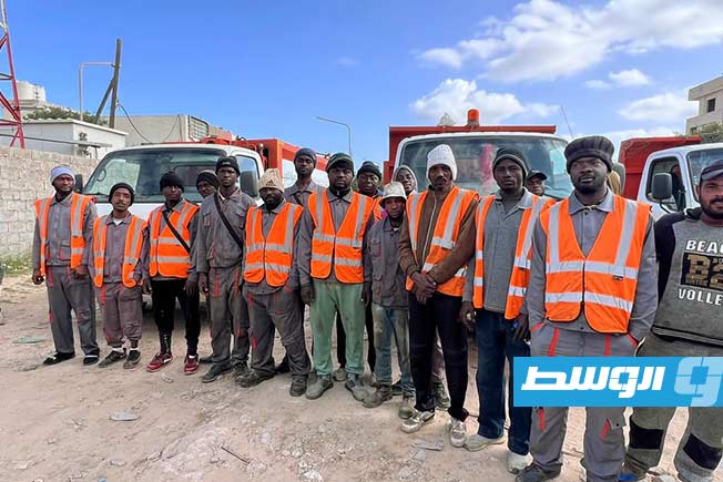 موظفو «خدمات النظافة» الزاوية الغربية يضربون عن العمل لحين صرف مرتباتهم